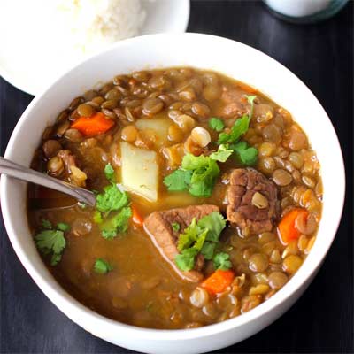 Sopa de lentejas colombiana